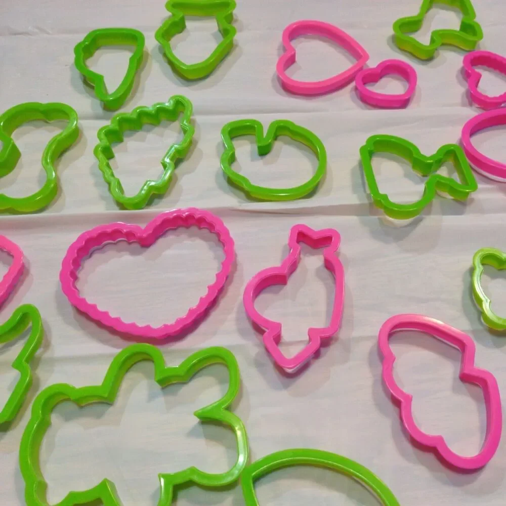 Large Lot of 20 Various Plastic Cookie Cutters ~ Bear Bone Fish Duck Heart Dino